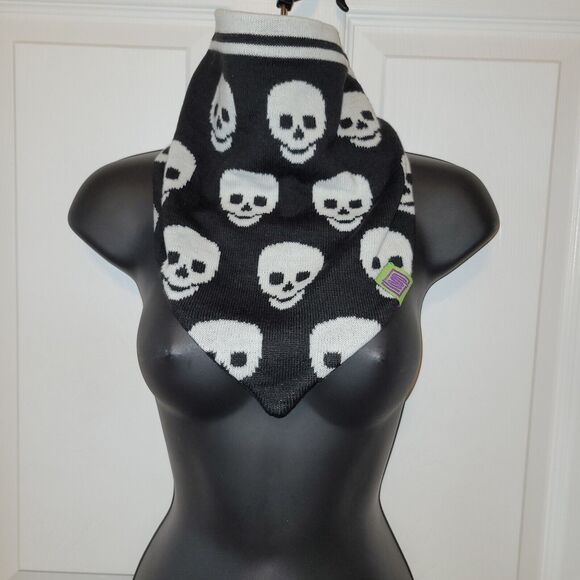 Loop Skull Neck Scarf Black Gaiter Neck Warmer Knit Fleece Lined Goth Grunge NEW - Picture 1 of 8